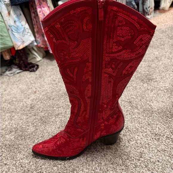 Elegant Red Embroidered Women's Boots - Picture 2 of 4